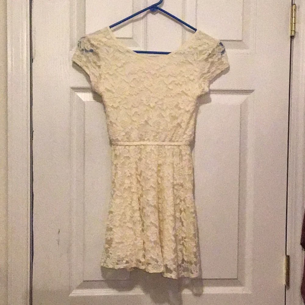 Ruby and bloom Ivory lacy overlay dress sz M(8/10)